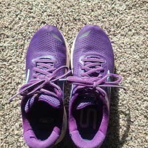 Women's Brooks GTS XX running shoes